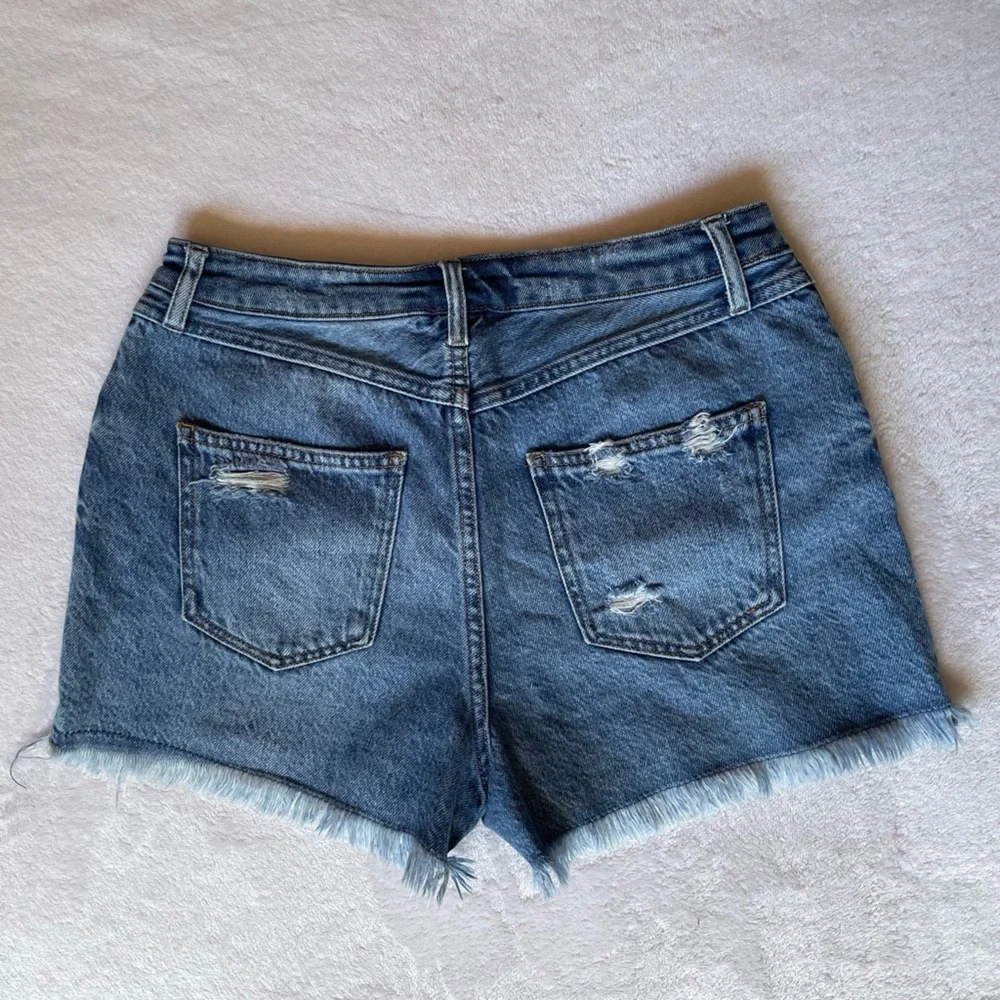 House of Harlow 1960 Distressed Denim Cutoff Shorts 28 High Rise Festival
